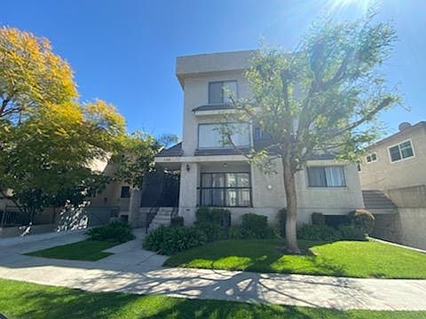 1st image of 126 N Everett St #9