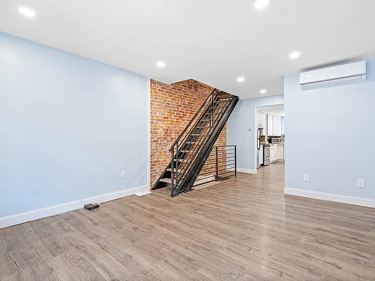 2420 S Percy St — Photo 5