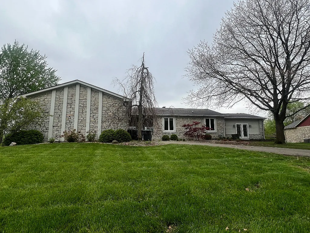 846 Granada Dr photo 1