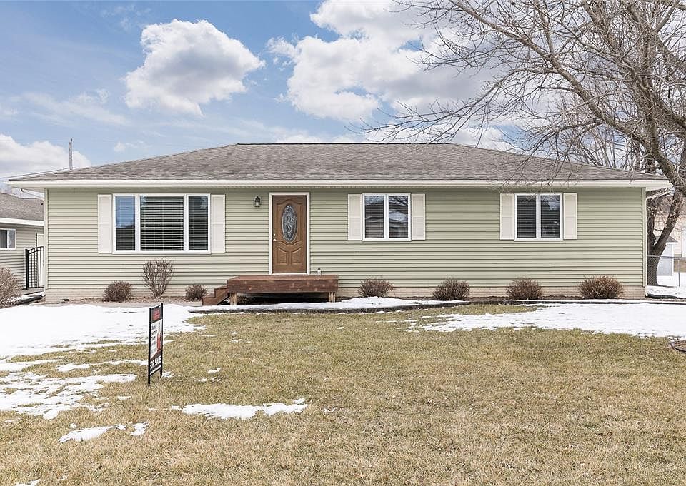 1st image of 46 Lincoln Dr