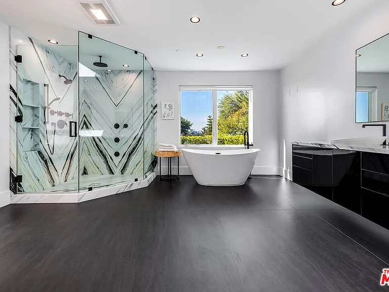 580 Chalette Dr — Photo 40