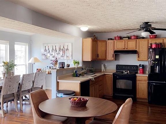 3rd image of 5349 Wood Dale Dr