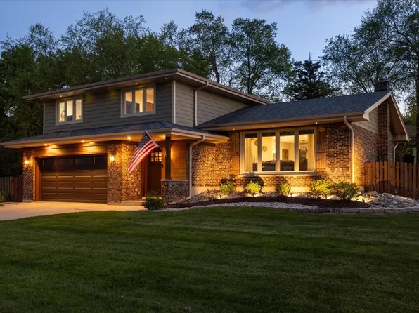 534 Summit Dr, Schaumburg, IL 60193