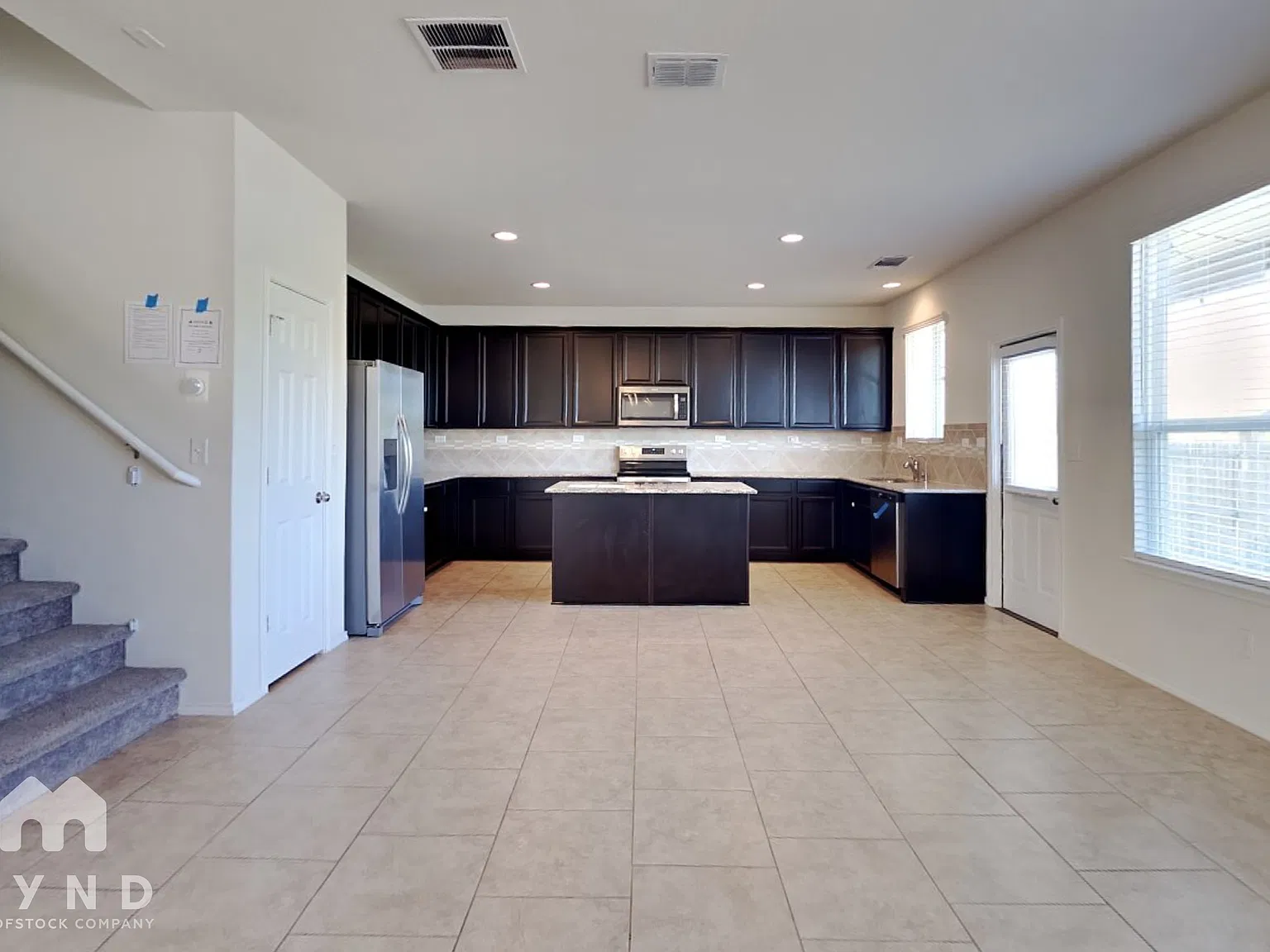 4 bed, 3.0 bath, 2604 sqft, $2,299 — Photo 4