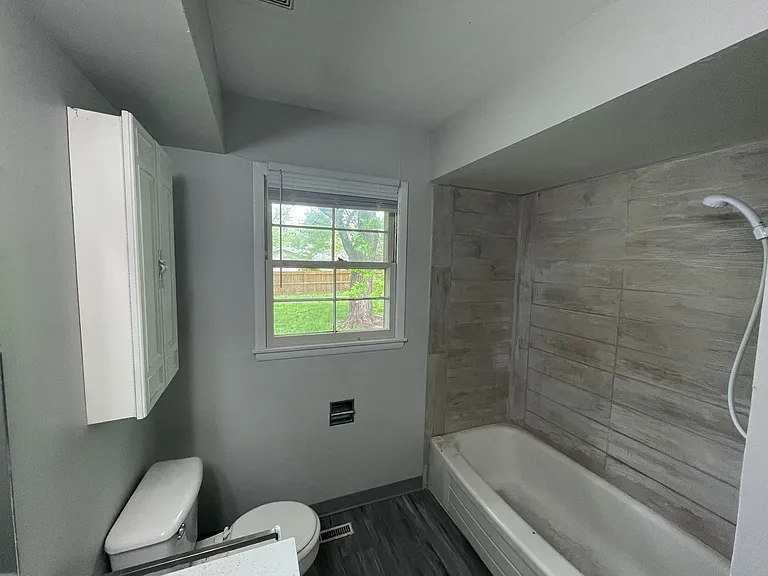 2221 S Virginia Ave — Photo 17