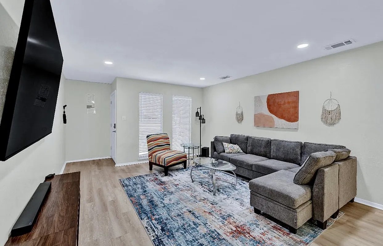 2 bed, 1041 sqft, $3,750 — Photo 3