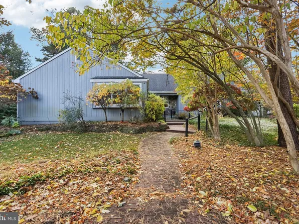 122 Deerfield Ave, Marlton, NJ 08053