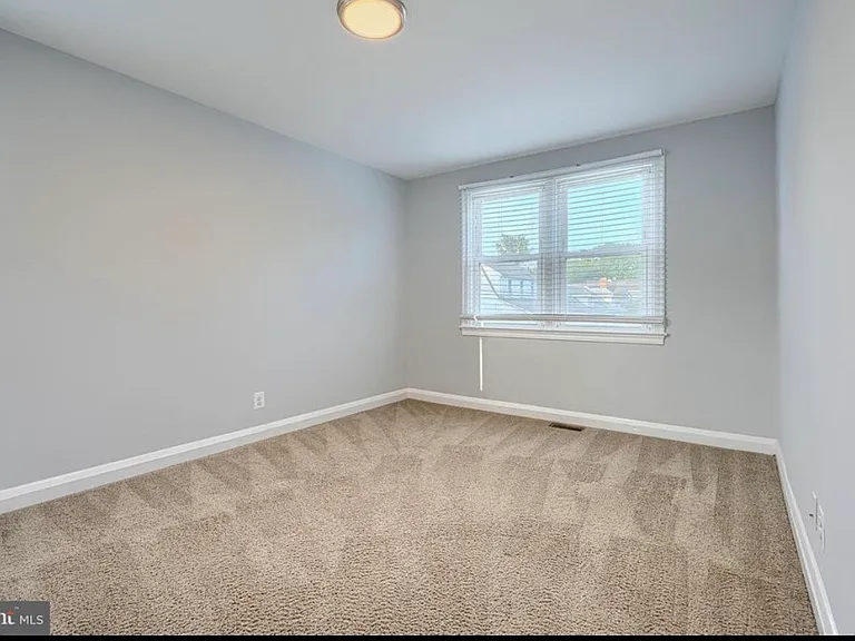 Maryland Ave — Photo 6