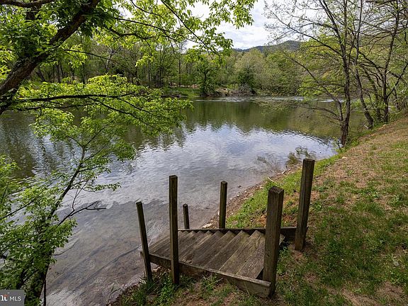 3rd image of 789 Mill Run Rd