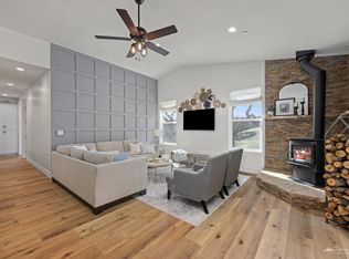 29560 Stallion Springs Dr, Tehachapi, CA 93561