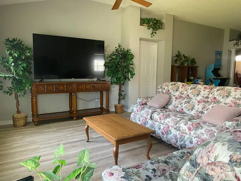 820 Cortez Ave — Photo 8