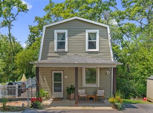 41 Herbst Rd, Coraopolis, PA 15108