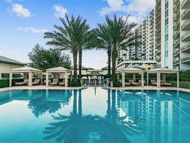INFINITY POOL_05052023