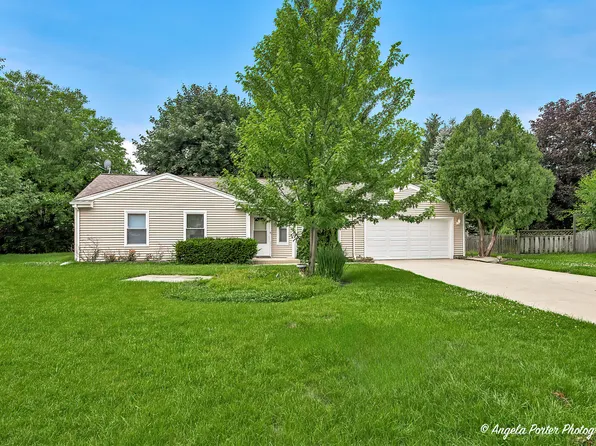 3287 Medford Ct, Island Lake, IL 60042