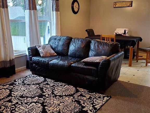 2nd image of 615 Giles Ave