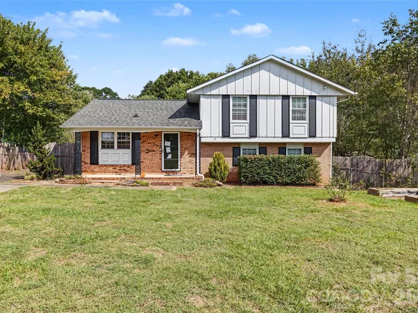 206 King Henry Ln, Gastonia, NC 28056