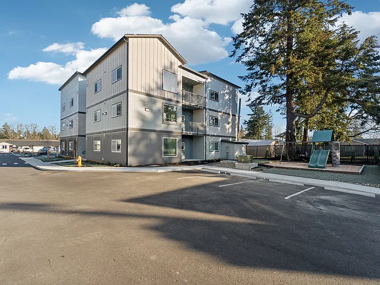 Copperstone Luxury Apartments and Townhomes — Photo 17