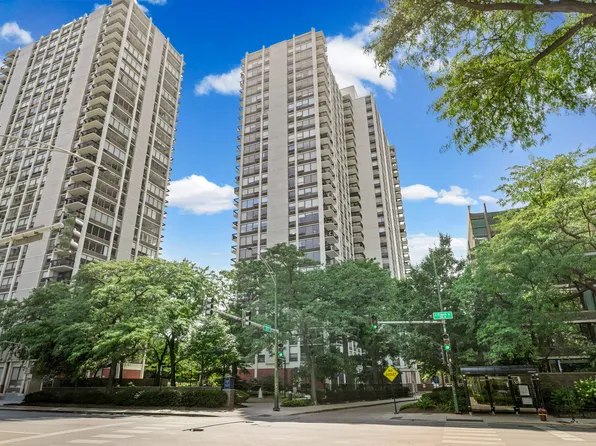 1460 N Sandburg Ter #711, Chicago, IL 60610