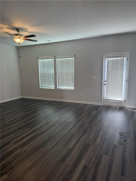 3 bed, 2.5 bath, 1560 sqft, $1,800 — Photo 3