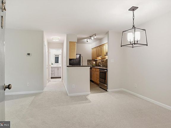4th image of 8110 Colony Point Rd APT H