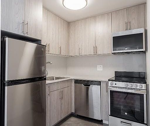 2nd image of 230 E 30th St APT 7J