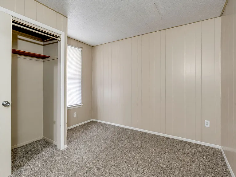 426 E Lake St — Photo 11