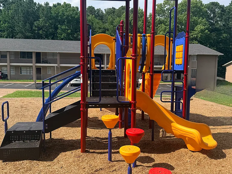 Oxford Pointe Apartments — Photo 3