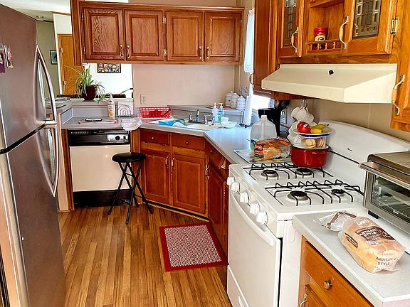 2nd image of 103 Silver Cir #103
