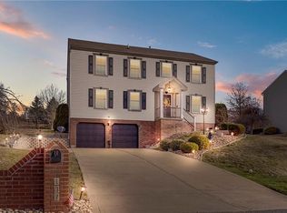 137 Cedar Ridge Dr, Monaca, PA 15061