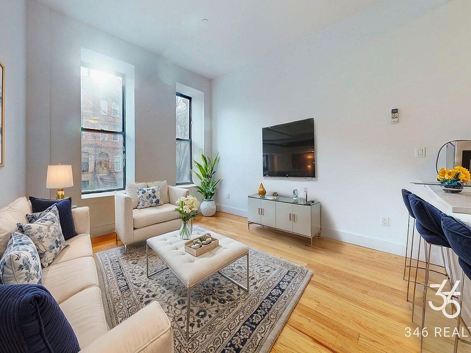 1st image of 255 W 121st St