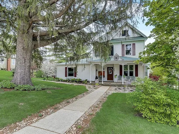 303 Park St, Montfort, WI 53569