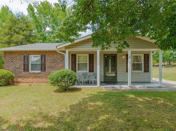 2715 Laguna Ave, Winston Salem, NC 27103