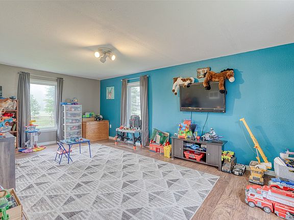 4th image of 630 Capistrano NW