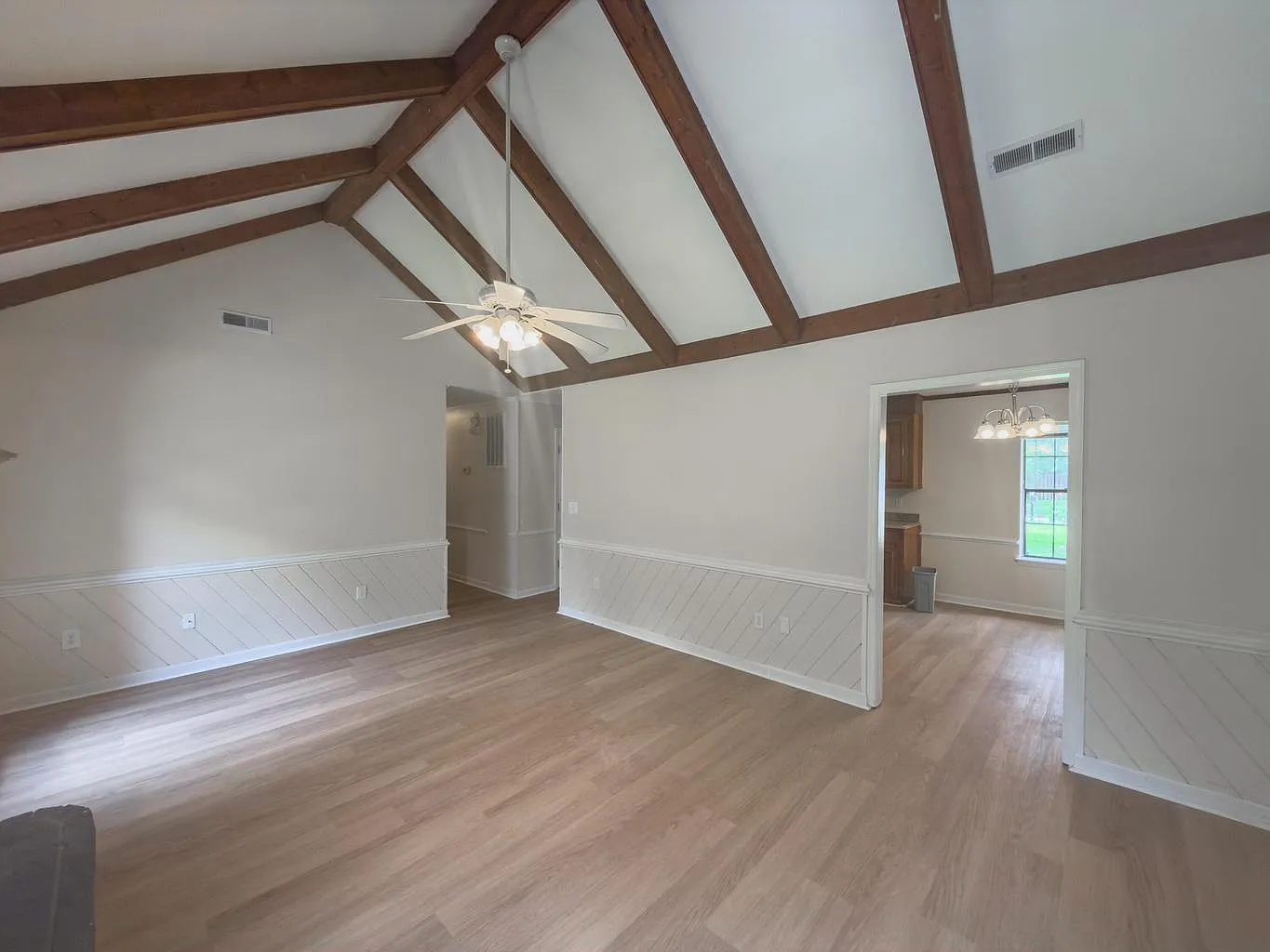 3 bed, 1338 sqft, $1,950 — Photo 2