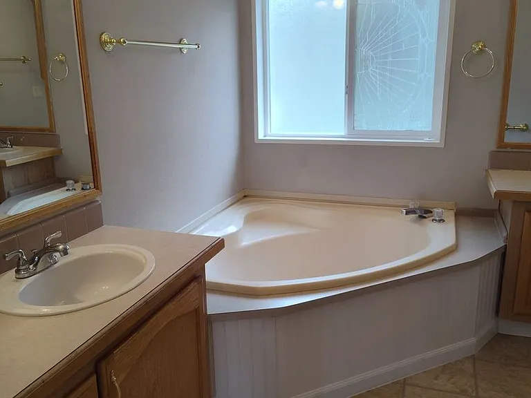 20296 Clearwater Dr — Photo 16