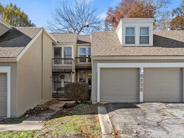 8228 Halsey St, Lenexa, KS 66215