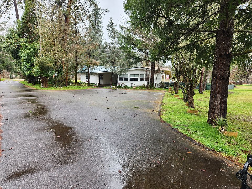 1st image of 1560 2nd Ave