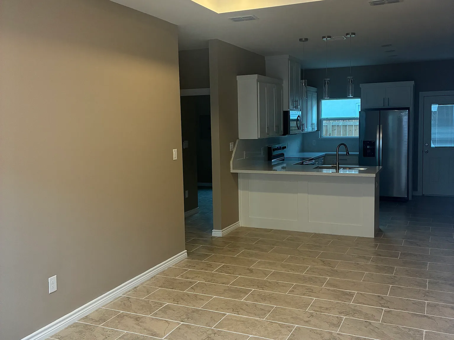 3 bed, 1108 sqft, $1,250 — Photo 1