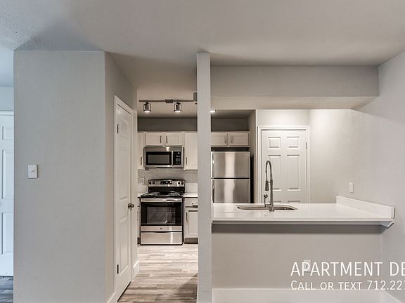 4th image of 10940 Meadowglen Ln #516