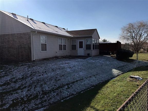3rd image of 464 Polk Manor Dr