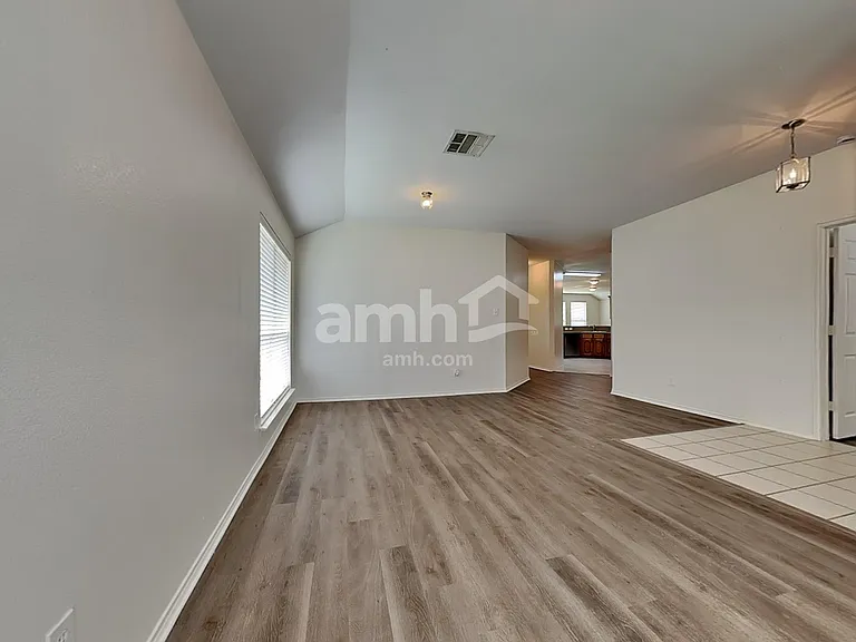 617 Chestnut Ct — Photo 8
