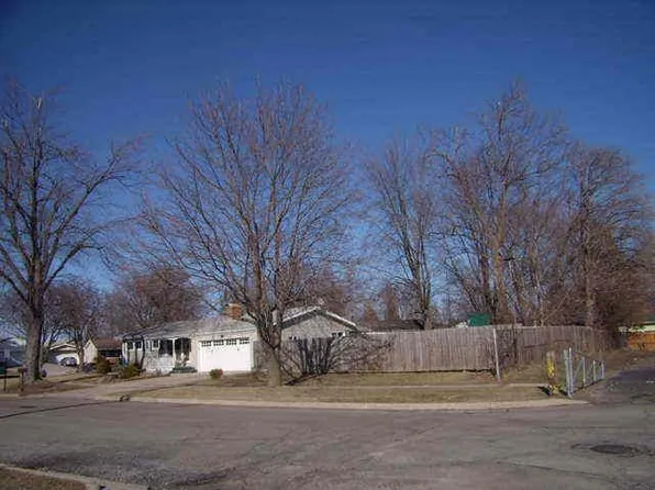670 Stockford Dr, Adrian, MI 49221