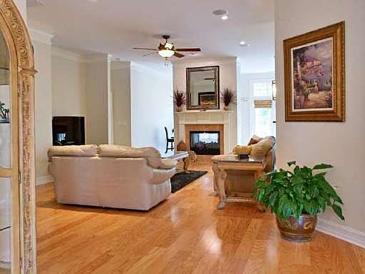5th image of 824 Chalet Hls