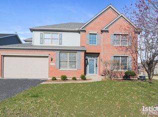 2005 Rockland Dr, Aurora, IL 60503