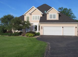 379 Rolling Hills Ln, Freeport, IL 61032