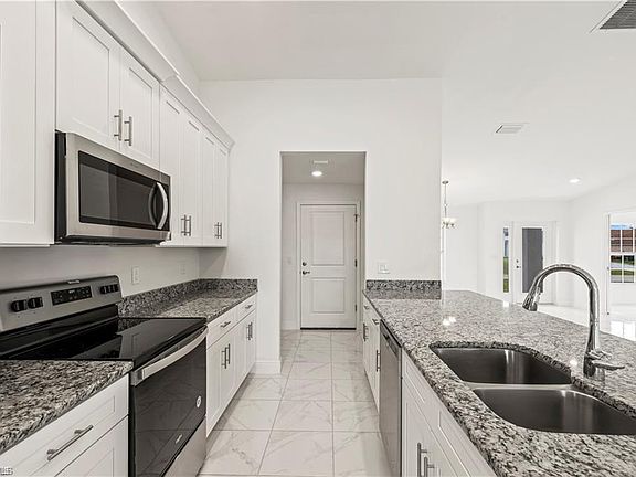 4th image of 919 NW 12th Ave