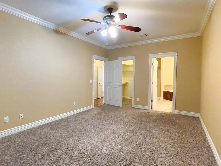 215 N Wright St — Photo 9