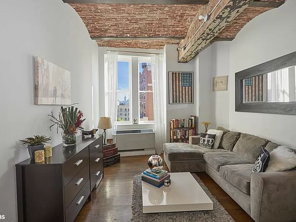2nd image of 9 Barrow St APT 6H