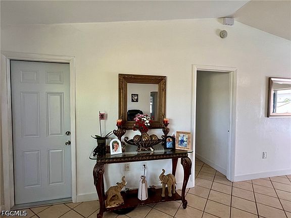 5th image of 702 SW 25th St