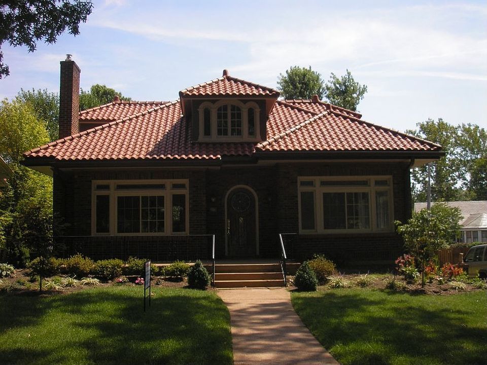 For Sale: 556 Bedford Ave, University City, MO 63130